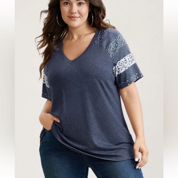 BloomChic Plus Size 5XL Ditsy Floral Colorblock Contrast Raglan Sleeve T-shirt - Picture 1 of 5
